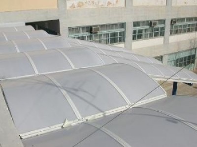 Στέγαστρο με πολυκαρμπονικό φύλλο